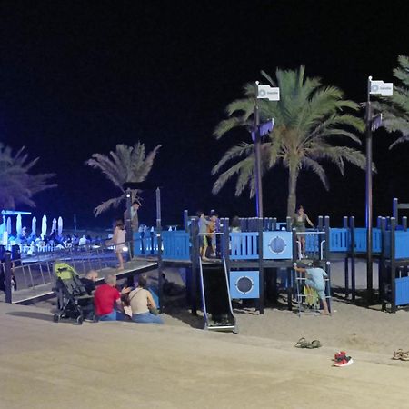 Mare De Deu, Vivienda Vacacional Para Familias Y Mayores De 25 Anos En El Grao De Gandia-Playa Playa de Gandia Dış mekan fotoğraf