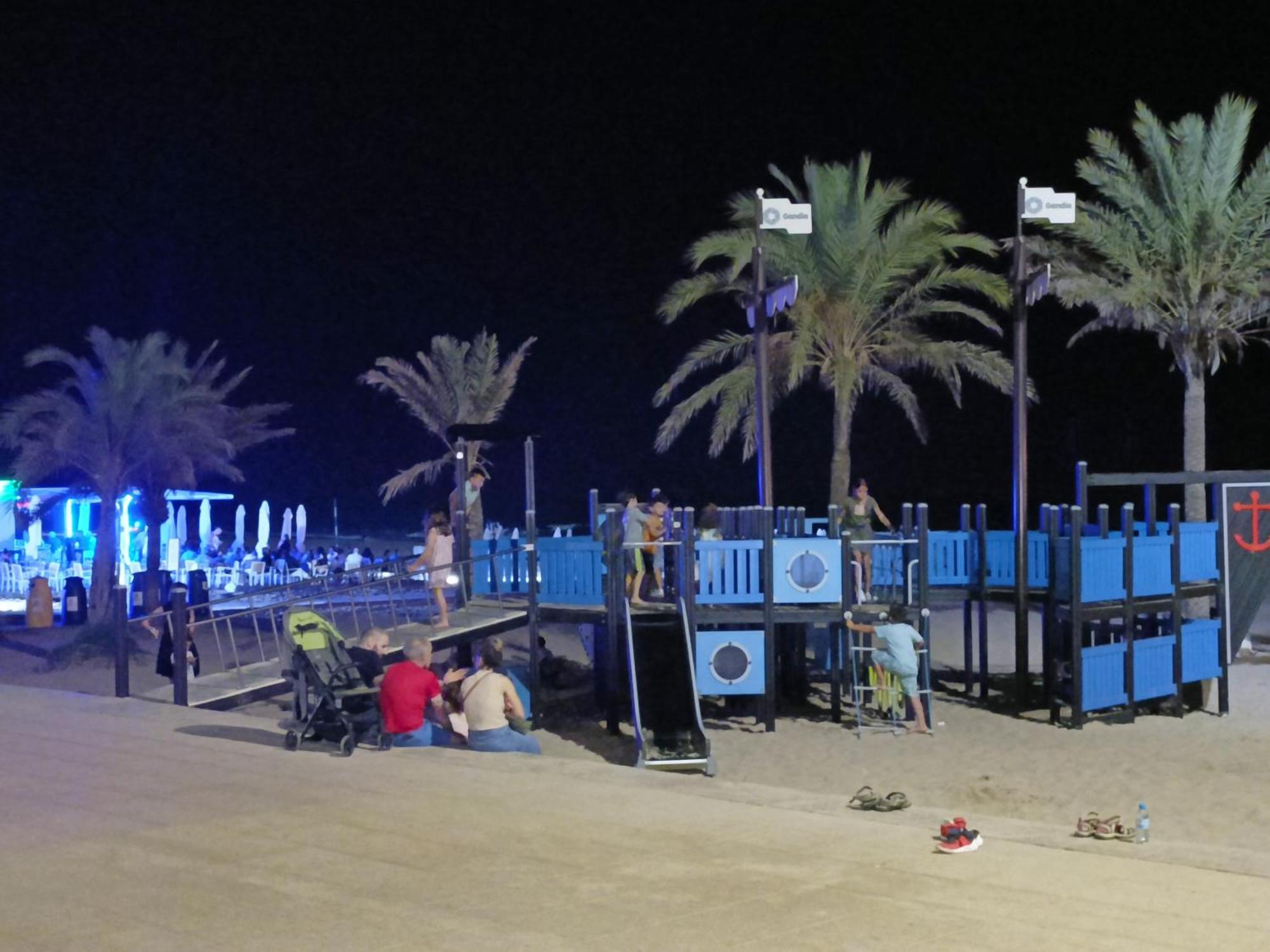 Mare De Deu, Vivienda Vacacional Para Familias Y Mayores De 25 Anos En El Grao De Gandia-Playa Playa de Gandia Dış mekan fotoğraf