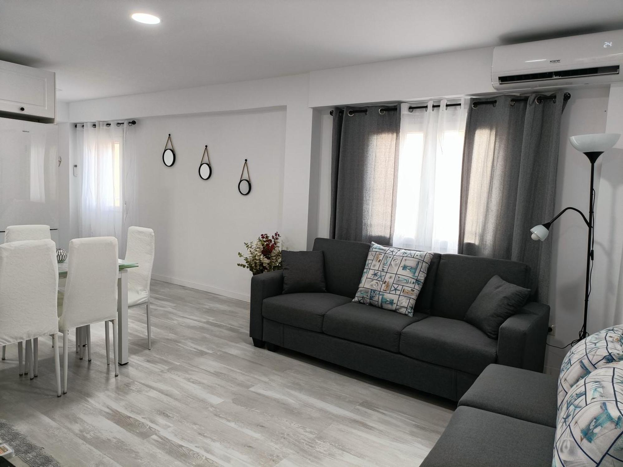 Mare De Deu, Vivienda Vacacional Para Familias Y Mayores De 25 Anos En El Grao De Gandia-Playa Playa de Gandia Dış mekan fotoğraf